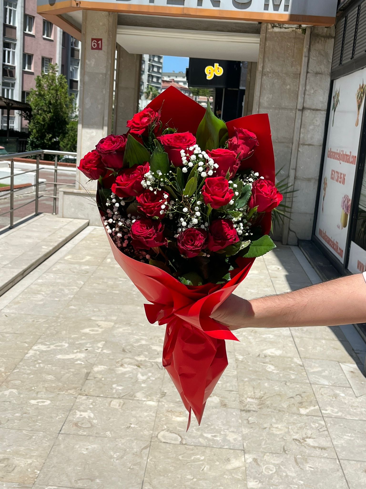 13-kirmizi-gul-buketi
